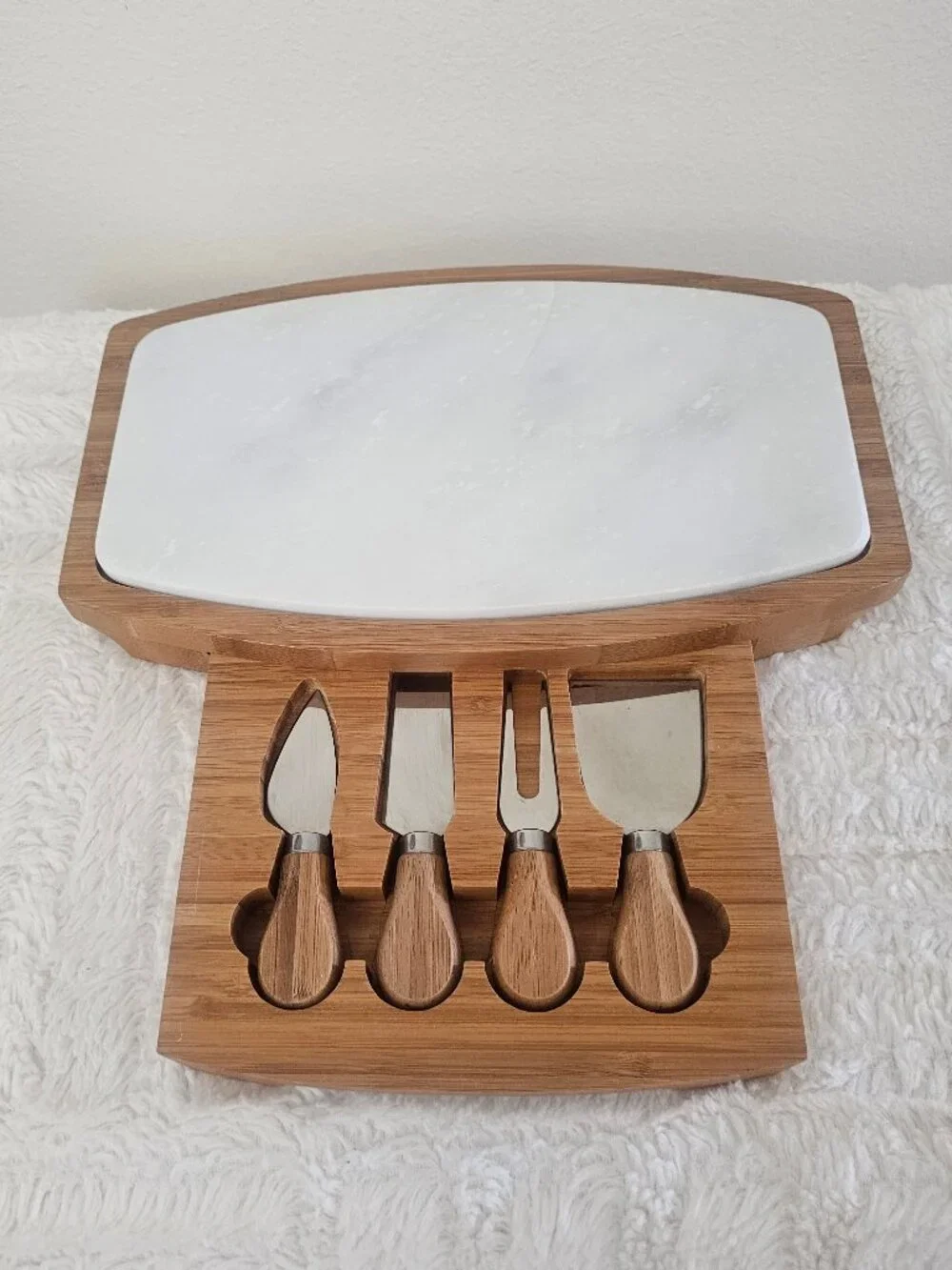 B. Smith cheese board set